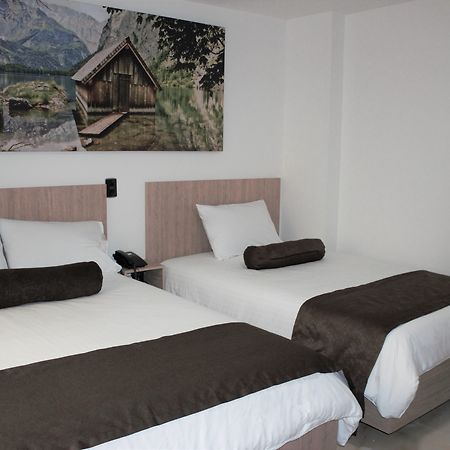 Hotel Med Estadio 메딜린 외부 사진