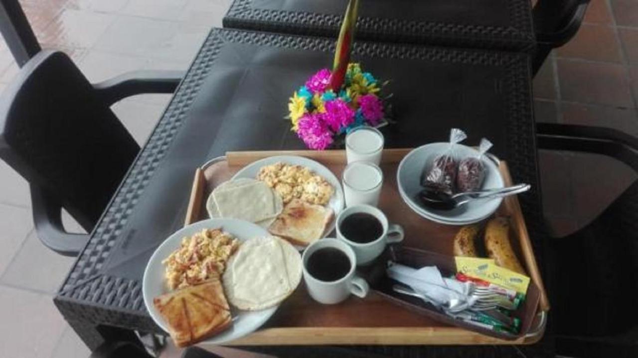 Hotel Med Estadio 메딜린 외부 사진